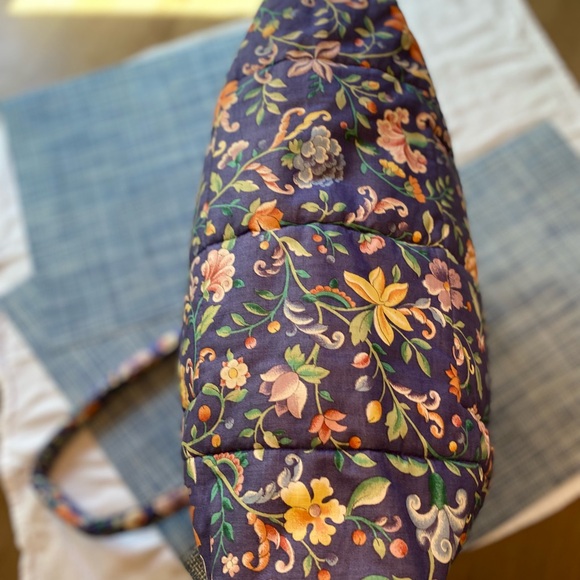 HOLDINGS Floral, Roomy Metal Collapsible Quilted Bag - Picture 3 of 13